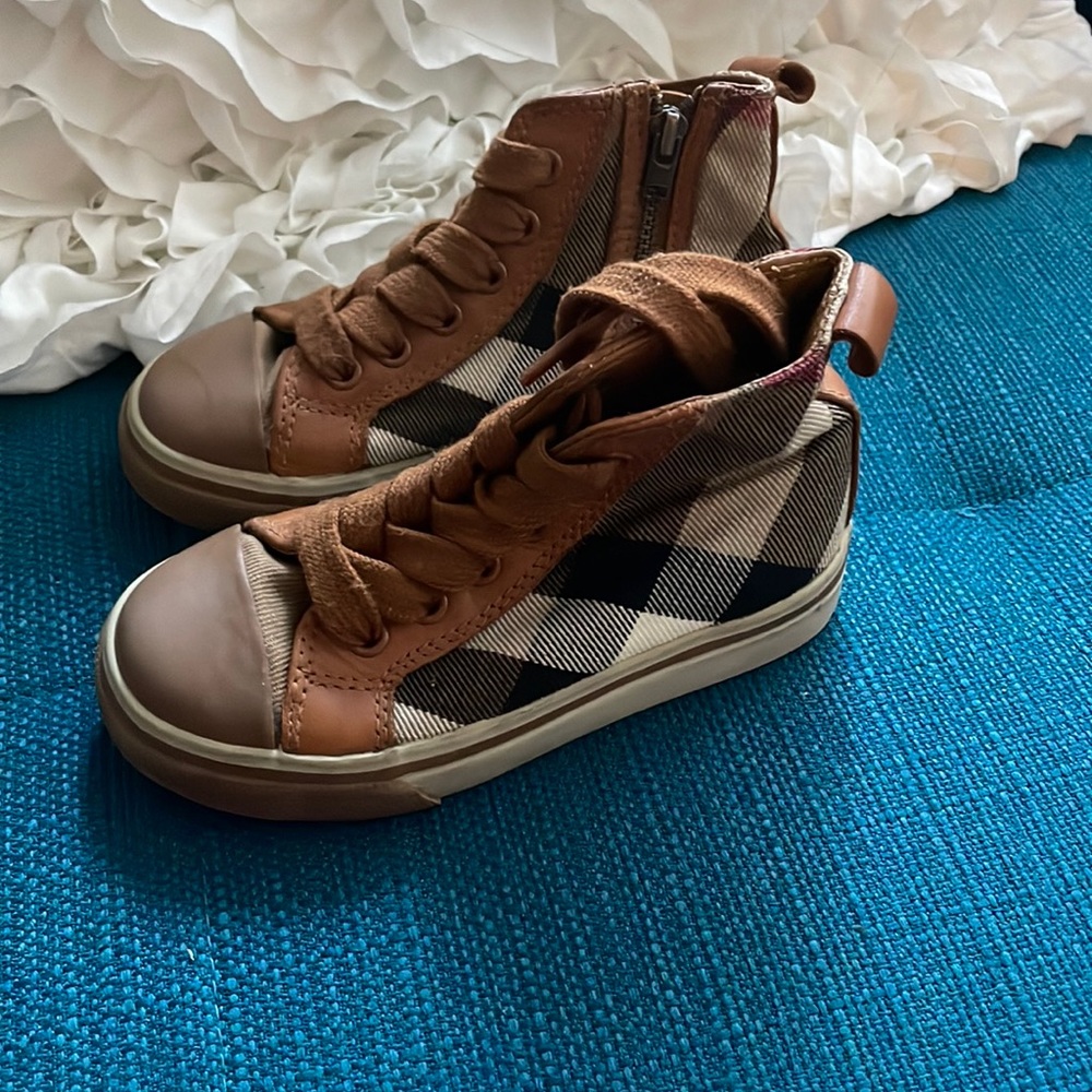 Burberry kids sneakers size 25